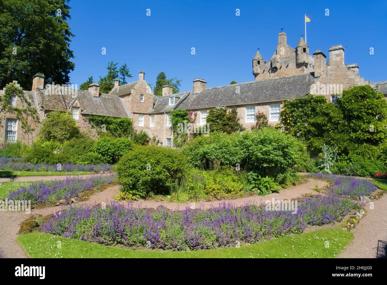 Château de Cawdor, à l'arrière, de beaux jardins, près de Nairn, Inverness,Highland, Écosse, Royaume-Uni Banque D'Images
