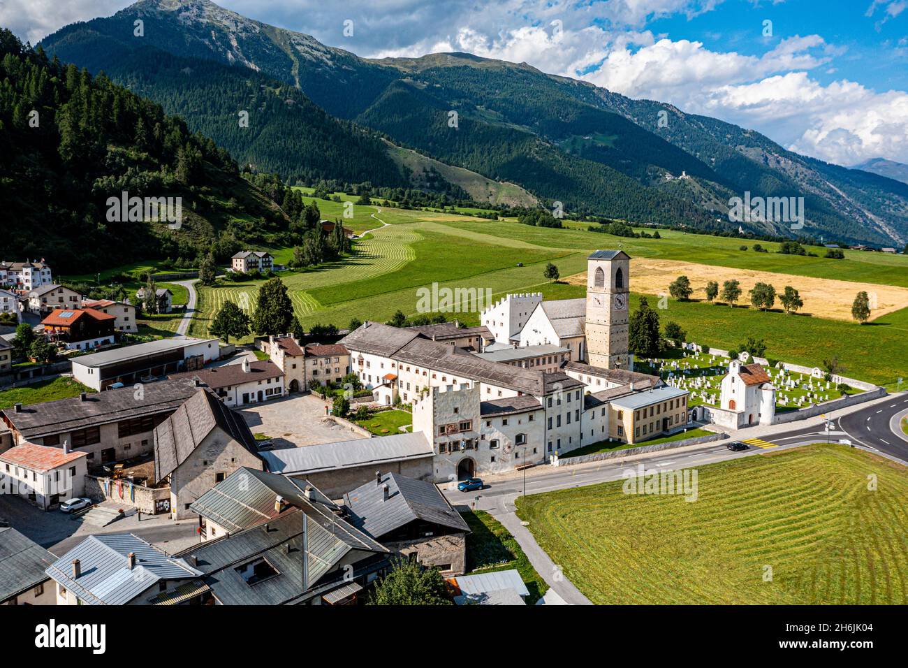 Antenne du couvent bénédictin de Saint-Jean à Mustair, site classé au patrimoine mondial de l'UNESCO, Alpes suisses, Suisse, Europe Banque D'Images