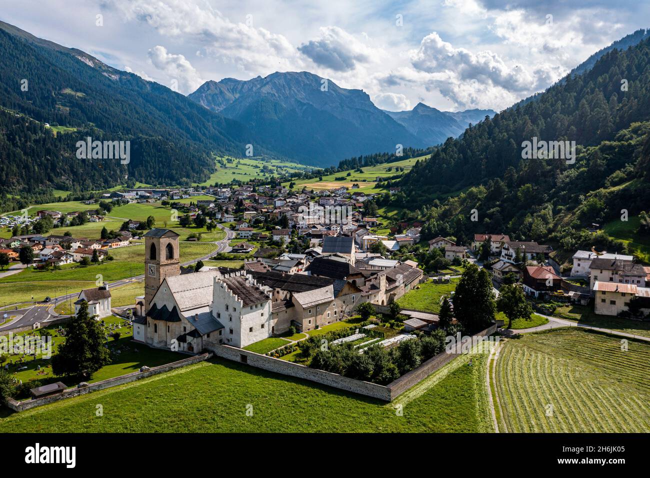 Antenne du couvent bénédictin de Saint-Jean à Mustair, site classé au patrimoine mondial de l'UNESCO, Alpes suisses, Suisse, Europe Banque D'Images