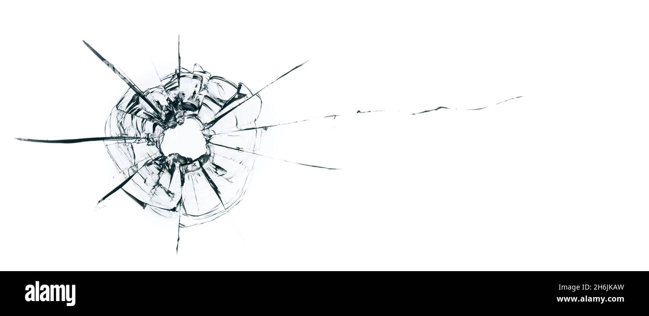 Fissures noires du kulsi dans le verre sur fond blanc.Macro. Banque D'Images