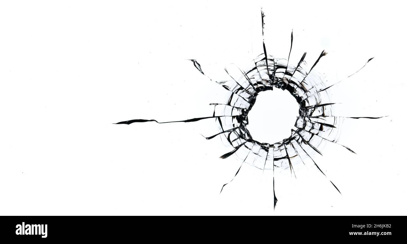 Fissures noires du kulsi dans le verre sur fond blanc.Macro. Banque D'Images