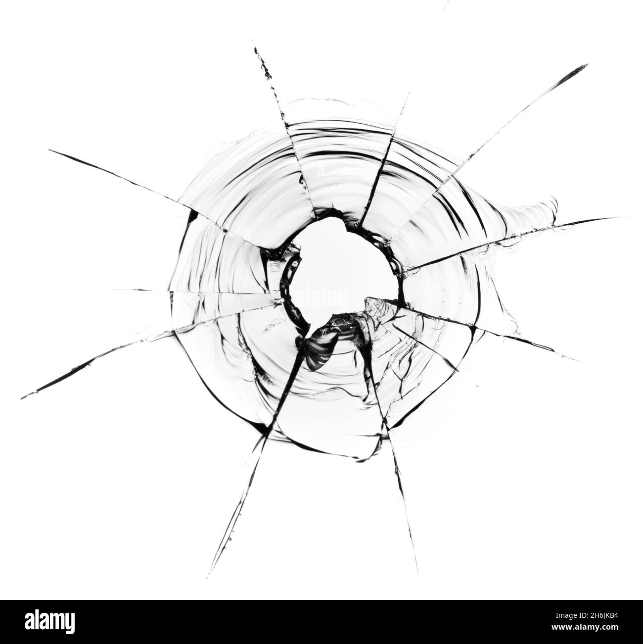 Fissures noires du kulsi dans le verre sur fond blanc.Macro. Banque D'Images