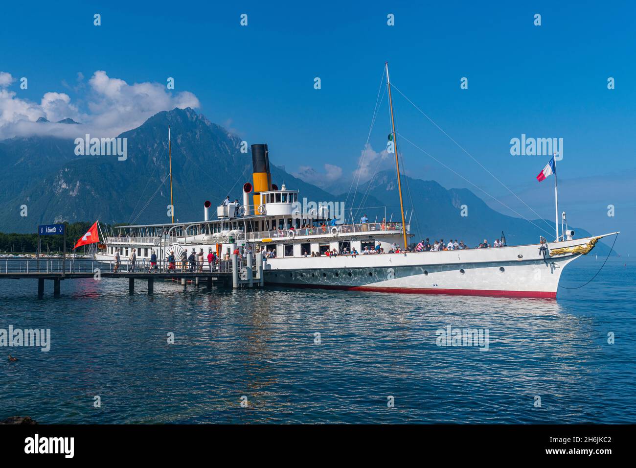 Ferry à Villeneuve sur le lac Léman, Vaud, Suisse, Europe Banque D'Images