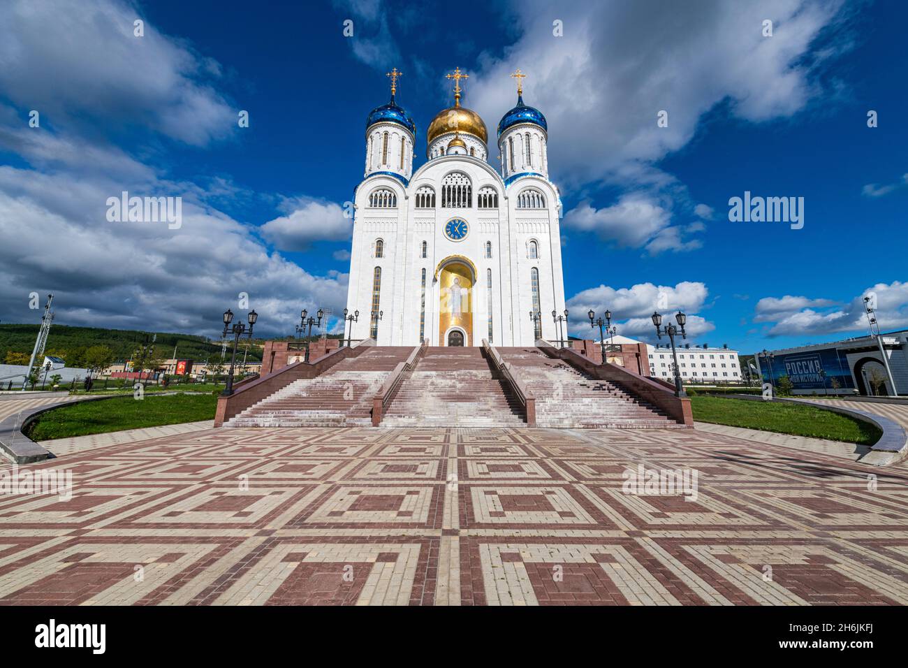 Cathédrale de la Nativité, Ploshchad' Pobedy, Yuzhno-Sakhalinsk, Sakhaline, Russie,Eurasie Banque D'Images