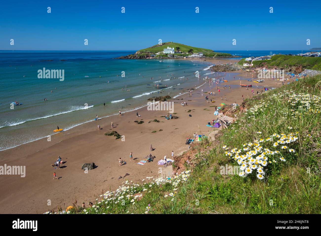 Plage de Bigbury avec Burgh Island à distance, Bigbury-on-Sea, quartier de South Hams, Devon, Angleterre,Royaume-Uni, Europe Banque D'Images