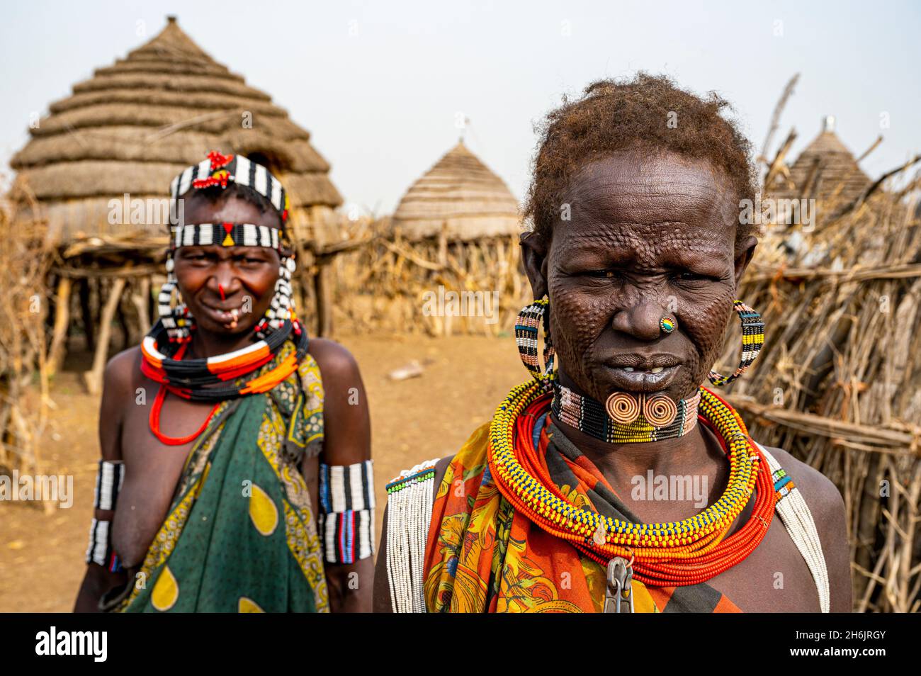 Cicatrice visage comme une marque de beauté sur la femme de la tribu Jiye, État d'Equatoria orientale, Soudan du Sud, Afrique Banque D'Images