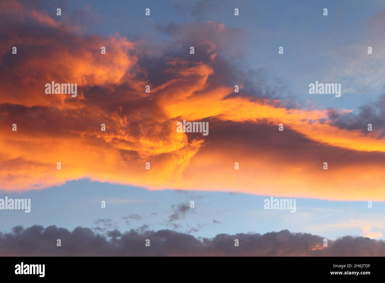 Nuages au coucher du soleil Banque D'Images