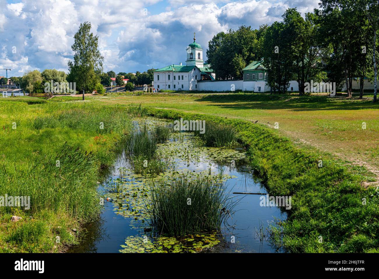 Spaso-Preobrazhenskiy Monastère Mirozhskiy Male, site classé au patrimoine mondial de l'UNESCO, Pskov, Russie, Europe Banque D'Images