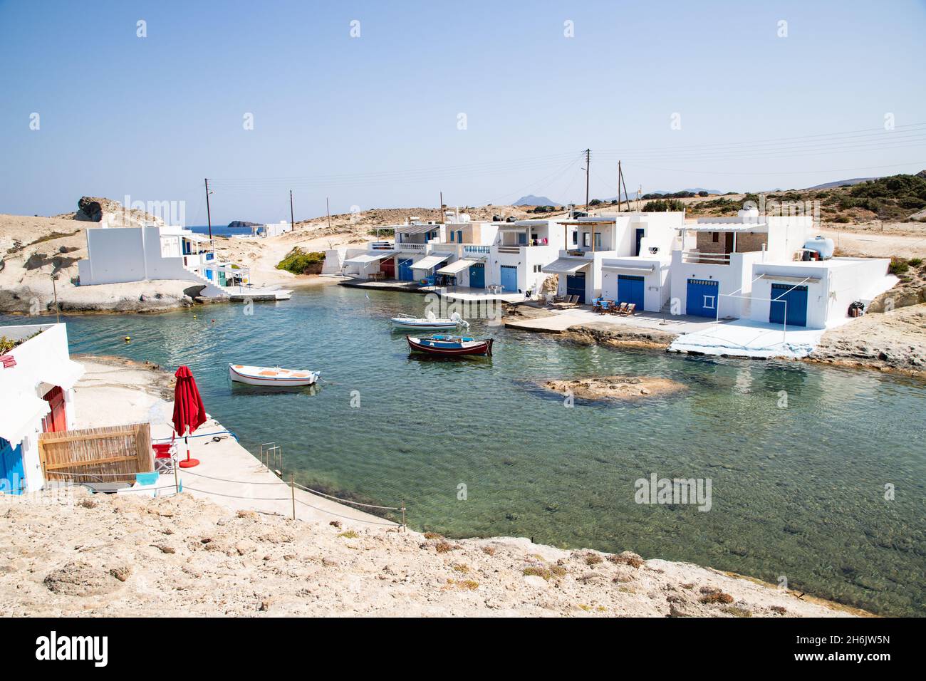 Maisons de pêcheurs traditionnelles au bord de la mer à Milos, Cyclades, Mer Egéé, Iles grecques, Grèce, Europe Banque D'Images
