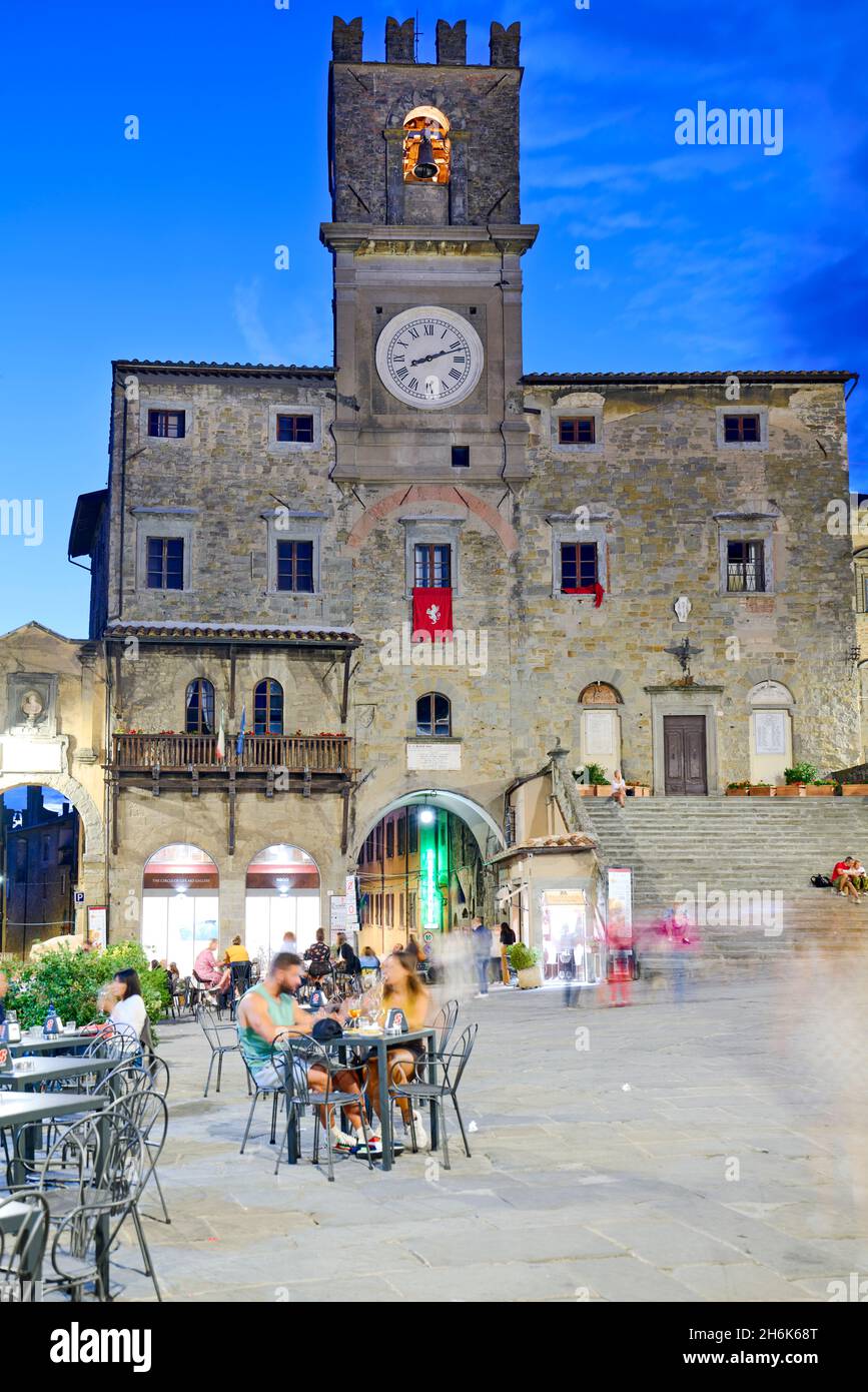 Cortona Arezzo Toscane Italie.Palazzo del Popolo sur la Piazza della Repubblica au coucher du soleil Banque D'Images