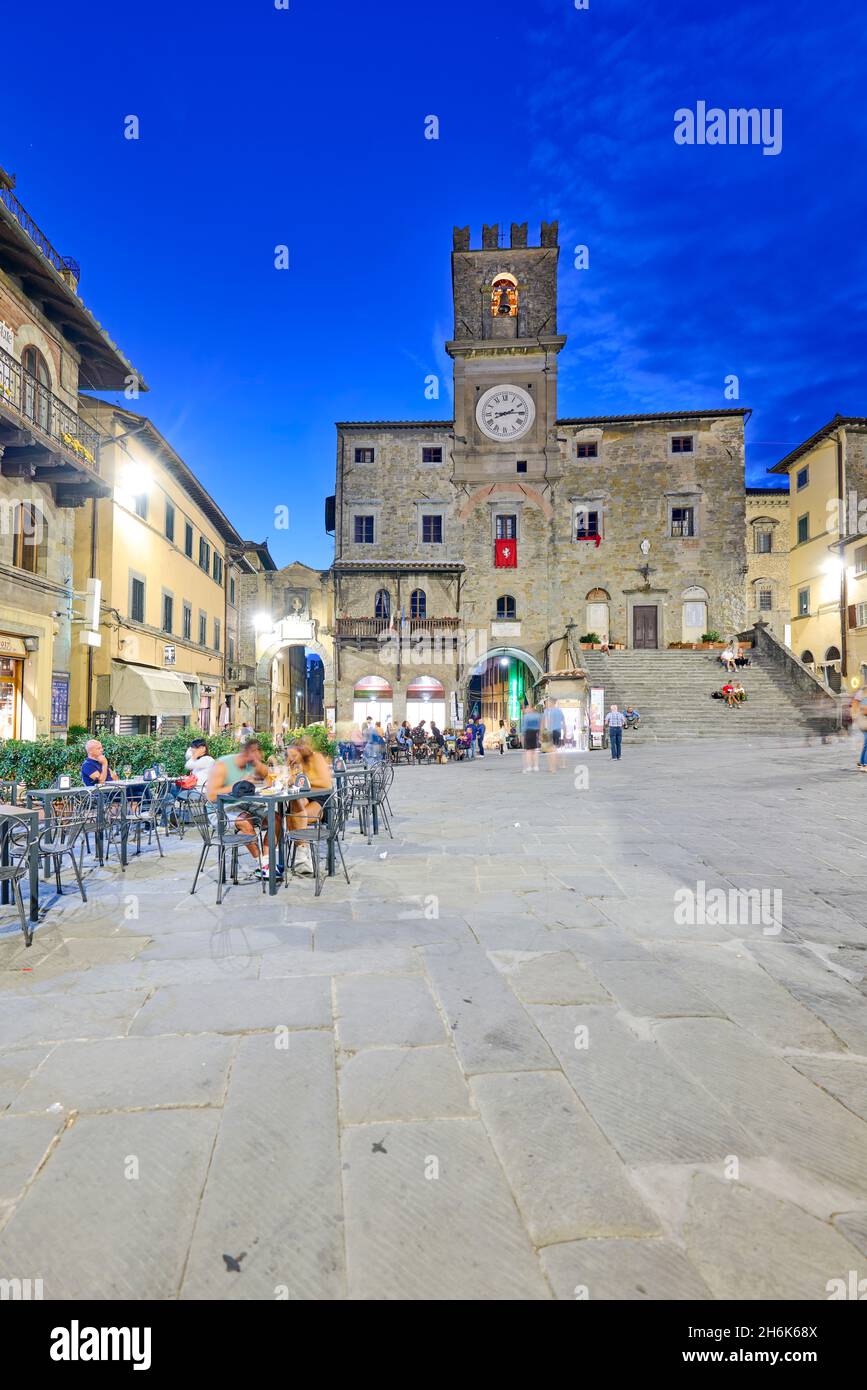 Cortona Arezzo Toscane Italie.Palazzo del Popolo sur la Piazza della Repubblica au coucher du soleil Banque D'Images