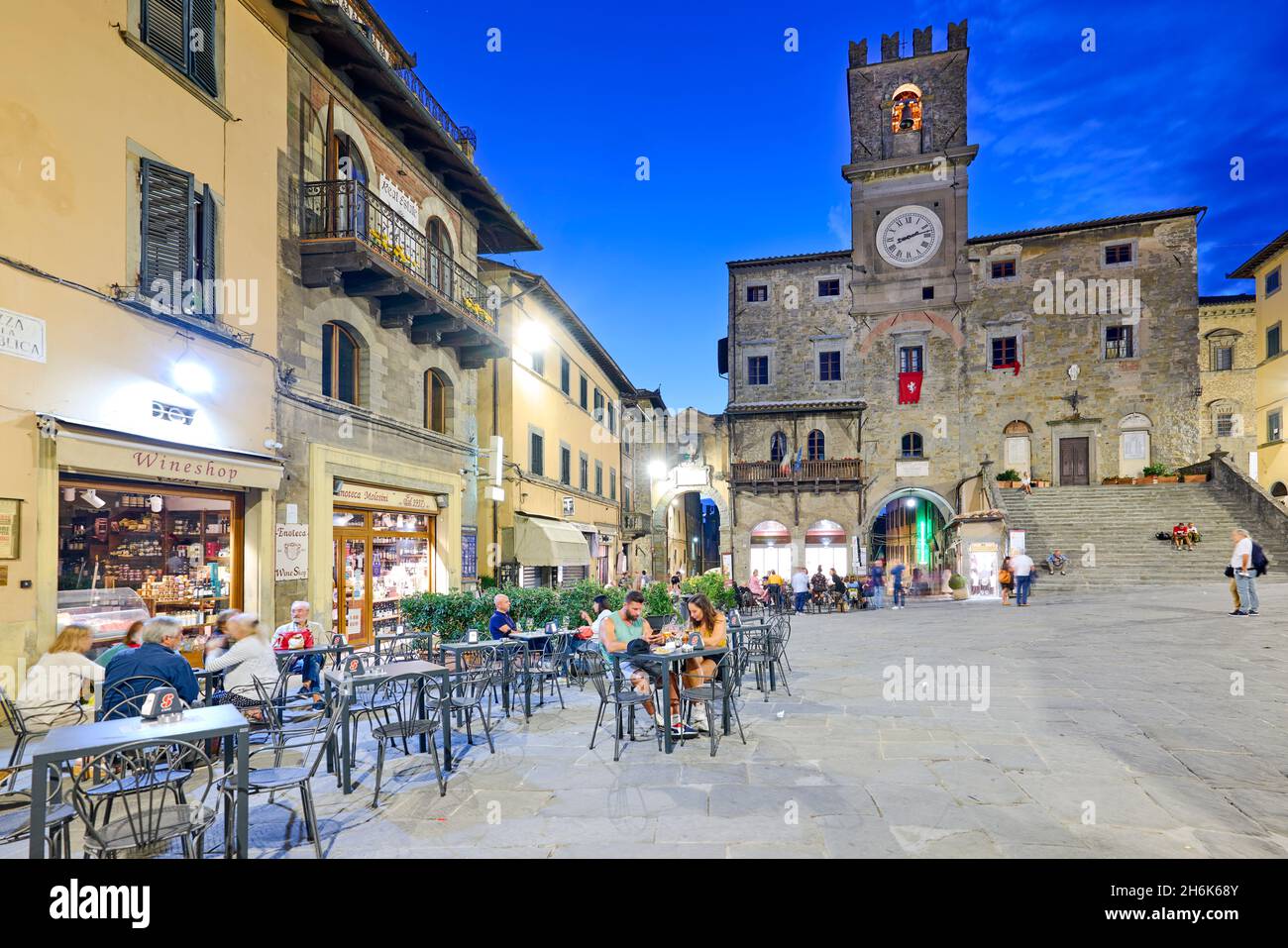 Cortona Arezzo Toscane Italie.Palazzo del Popolo sur la Piazza della Repubblica au coucher du soleil Banque D'Images