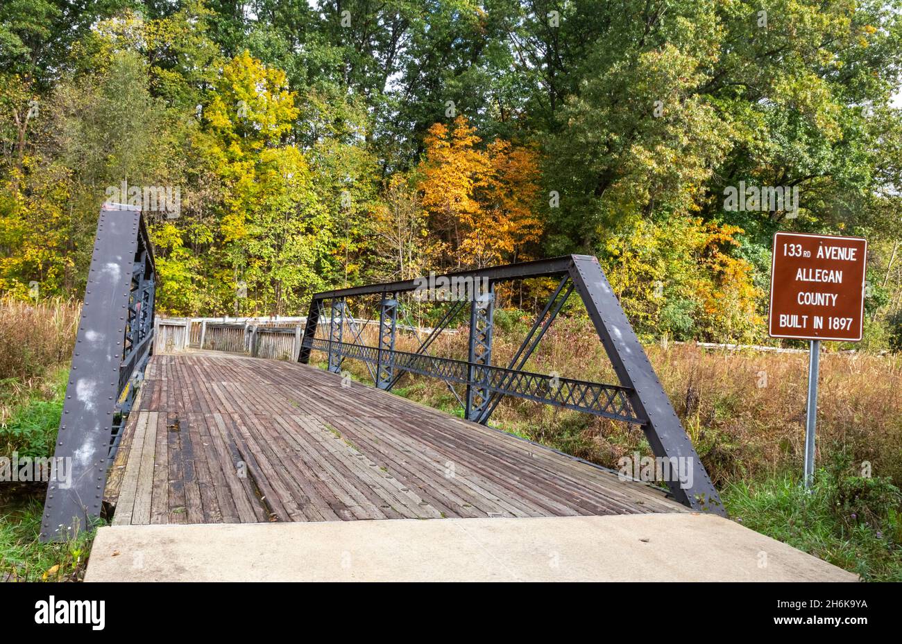 Battle Creek, Michigan - le pont de la 133e Avenue, construit à l'origine en 1886 par la Michigan Bridge Company, dans le parc historique de Bridge.Le Calhoun Co Banque D'Images