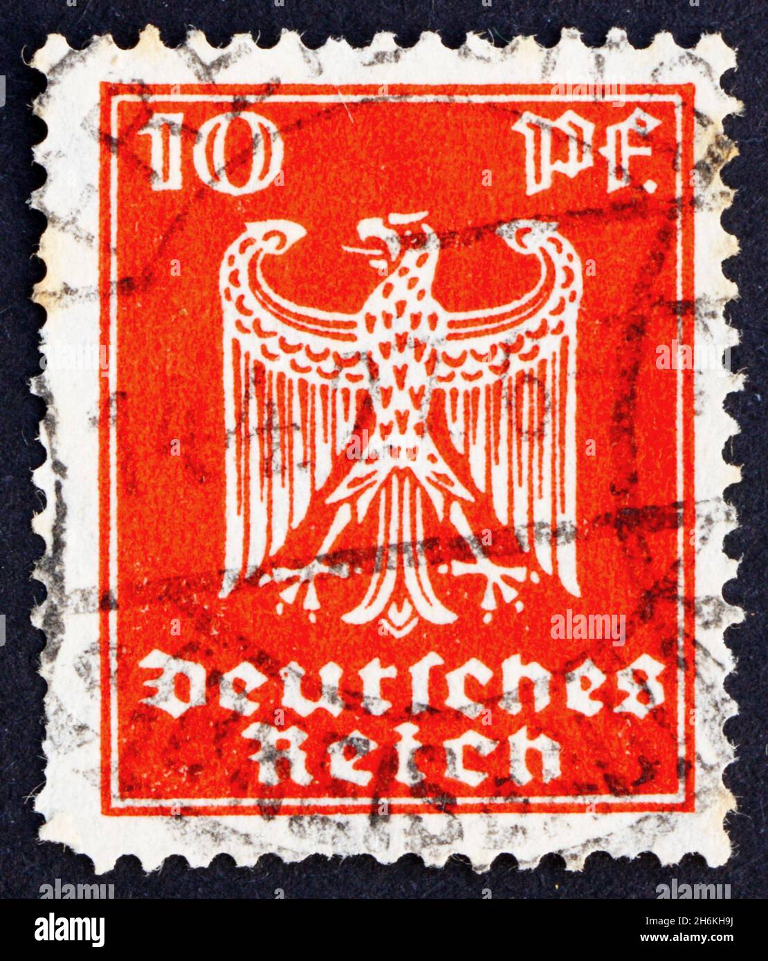 ALLEMAGNE - VERS 1923: Un timbre imprimé en Allemagne montre l'aigle allemand, vers 1923 Banque D'Images