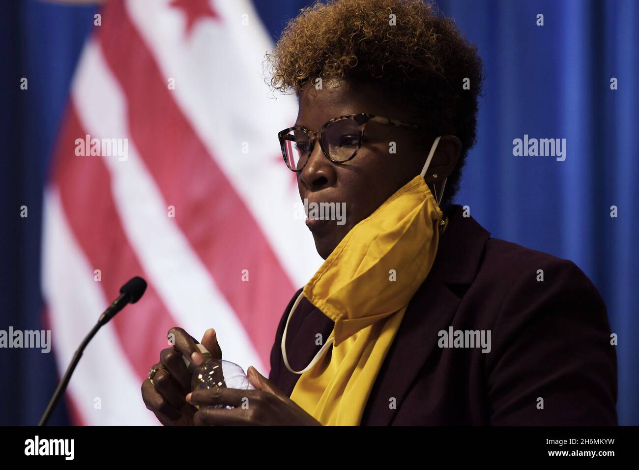 16 novembre 2021, Washington, Distric of Columbia, Etats-Unis: DC Department of Health LAQUANDRA NESBITT tient une conférence de presse sur la situation pandémique de Covid19 aujourd'hui le 16 novembre 2021 à l'édifice John A. Wilson à Washington DC, Etats-Unis.(Credit image: © Lénine Nolly/ZUMA Press Wire) Banque D'Images