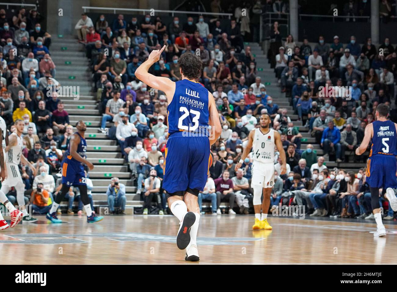 Lyon, France.16 novembre 2021.Lyon, France, 16 novembre 2021 Sergio Llull (23 Real Madrid) installe une pièce pendant le jeu de la saison régulière Euroligue Turkish Airlines Round 10 entre LDLC ASVEL Lyon-Villeurbanne et Real Madrid à l'Astroballe Arena de Villeurbanne, France.Lyubomir Domozetski/SPP crédit: SPP Sport Press photo./Alamy Live News Banque D'Images