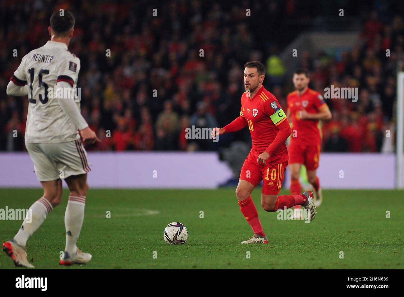 Aaron Ramsey - capitaine du pays de Galles au cours du match de qualification de la coupe du monde masculin entre le pays de Galles et la Belgique Karl W Newton/Sports Press photo Banque D'Images