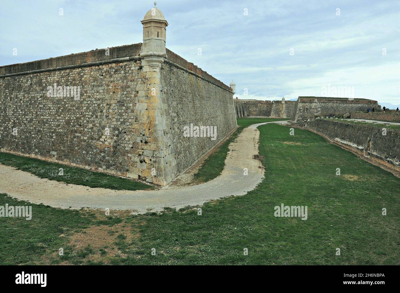 Le château de Sant Fernando de Figueras est situé dans la région catalane de la province d'Alto Ampurdán, à Gérone, en Catalogne, en Espagne Banque D'Images