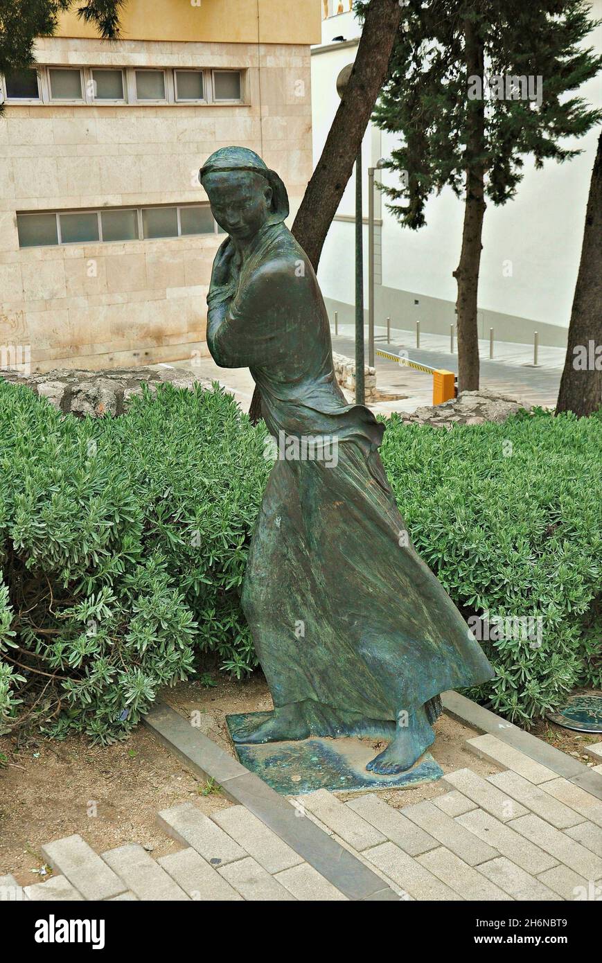 Sculpture hommage à la Tramontana à Figueras qui est situé dans la région catalane de la province d'Alto Ampurdán de Gerona, Catalogne, Espagne Banque D'Images