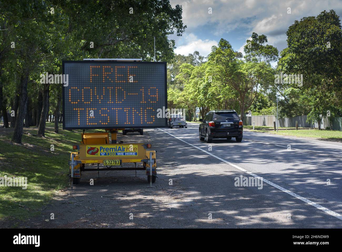 Une signalisation australienne Covid-19 indiquant la proximité d'un centre de test Covid-19 pour les tests PCR, disponible gratuitement pour le grand public. Banque D'Images