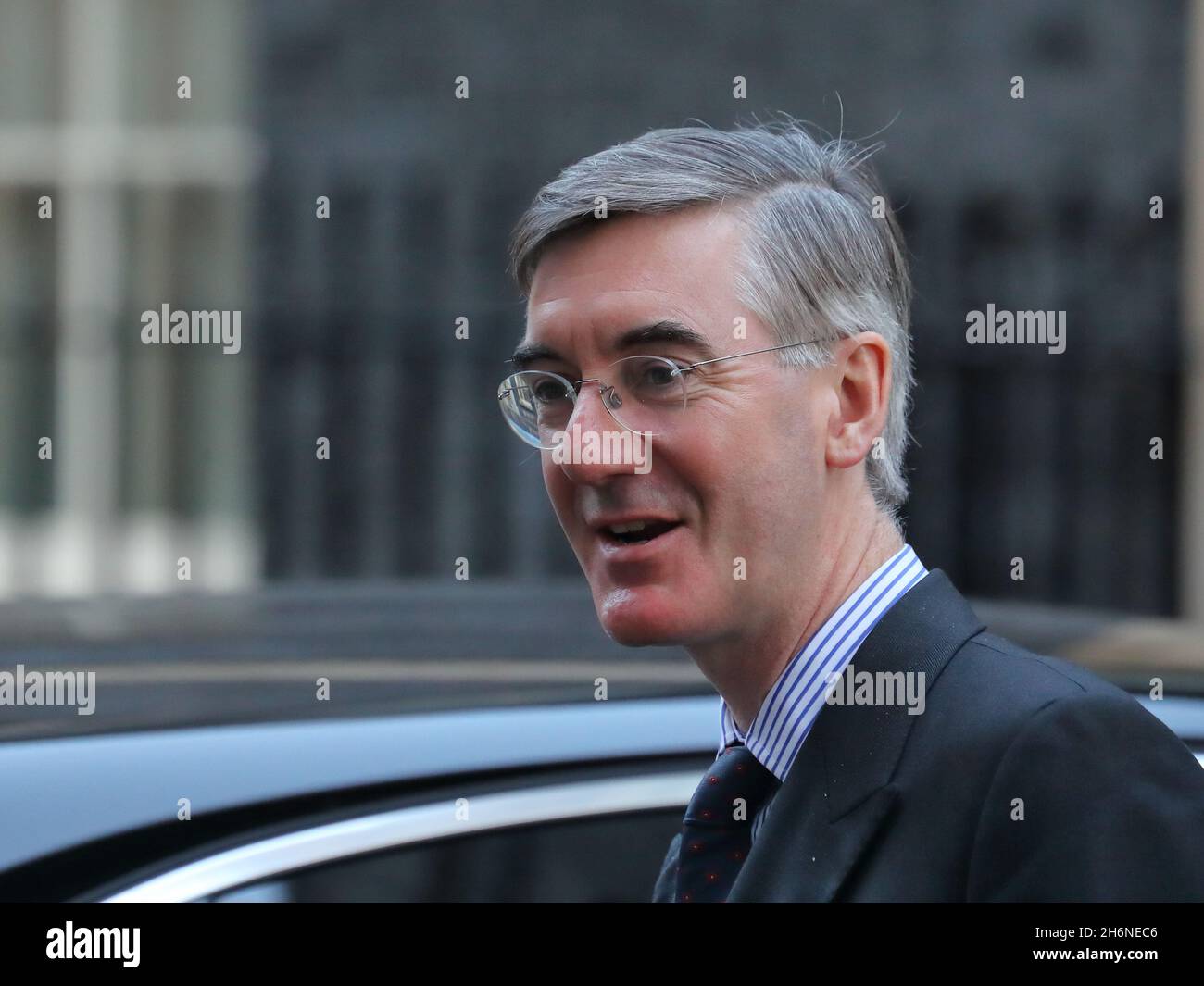 Londres, Royaume-Uni, 16 novembre 2021.Les ministres assistent à l'hebdomadaire chef de la Chambre des communes, Jacob Rees-Mogg, qui quitte Downing Street après la réunion du Cabinet, à Londres, au Royaume-Uni Banque D'Images