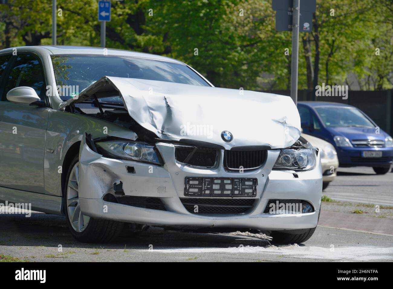 Voiture, bannerie, Kurt-Schumacher-Damm, Tegel, Reinickendorf,Berlin, Allemagne Banque D'Images