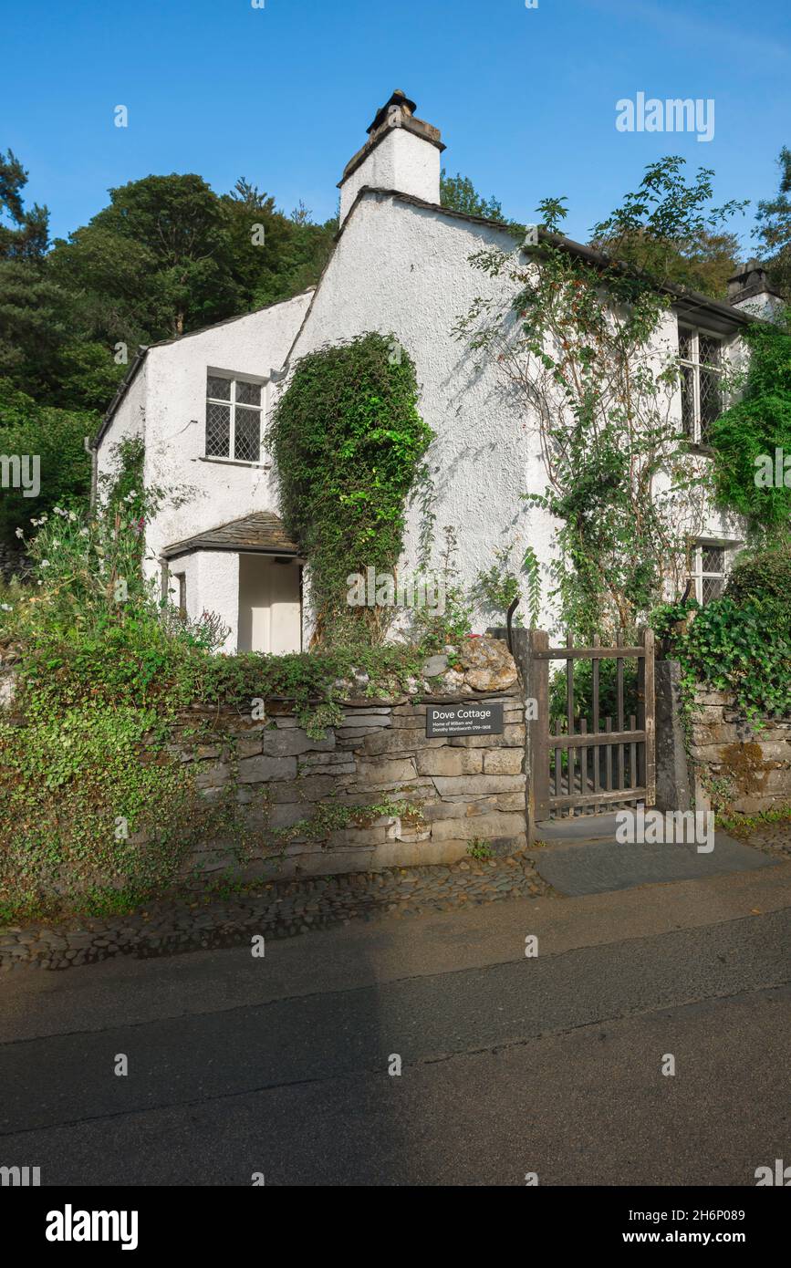Dove Cottage, vue en été de Dove Cottage, maison de William et Dorothy Wordsworth de 1799 à 1801, Grasmere, Cumbria, Angleterre, Royaume-Uni Banque D'Images