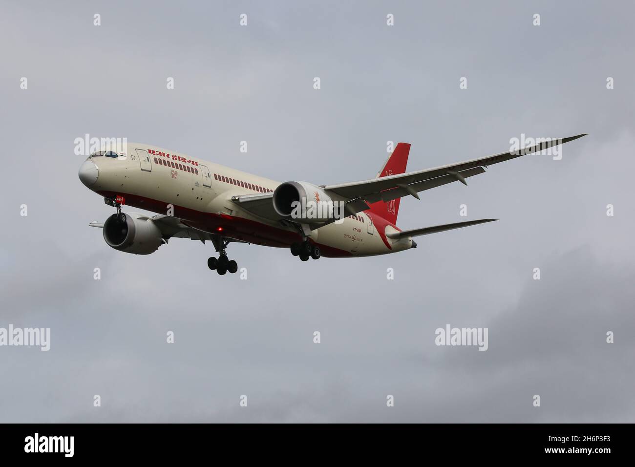 Un Boeing 787 pour Air India arrive à l'aéroport de Londres Heathrow Banque D'Images