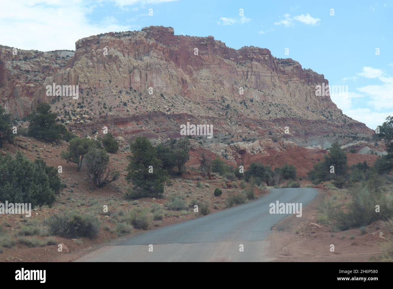 vue-couper-le-souffle-sur-le-paysage-de-roches-rouges-accident-es-en