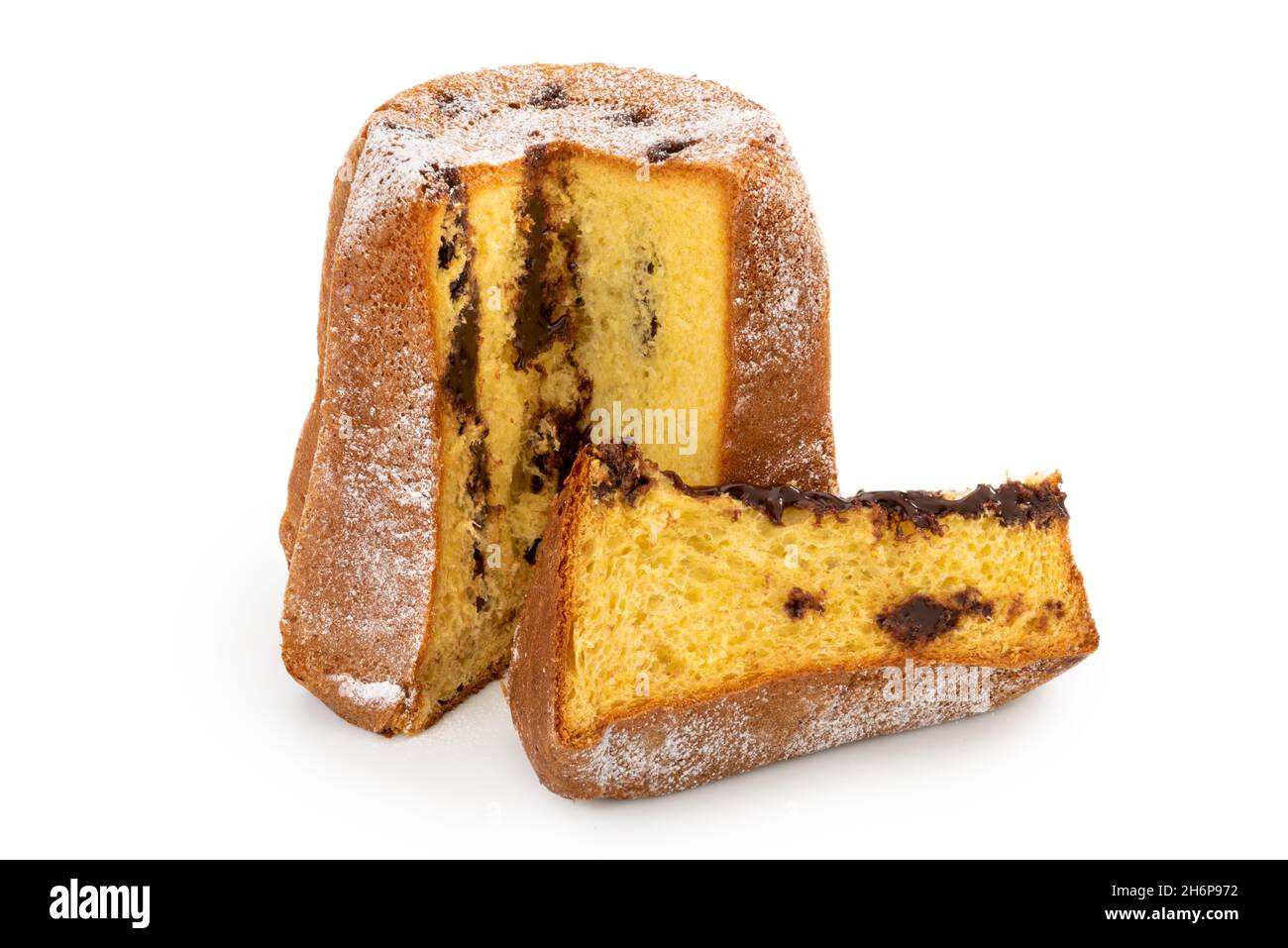 Pandoro rempli de chocolat crème coupé avec tranche, gâteau de Noël italien traditionnel avec sucre glace isolé sur blanc Banque D'Images