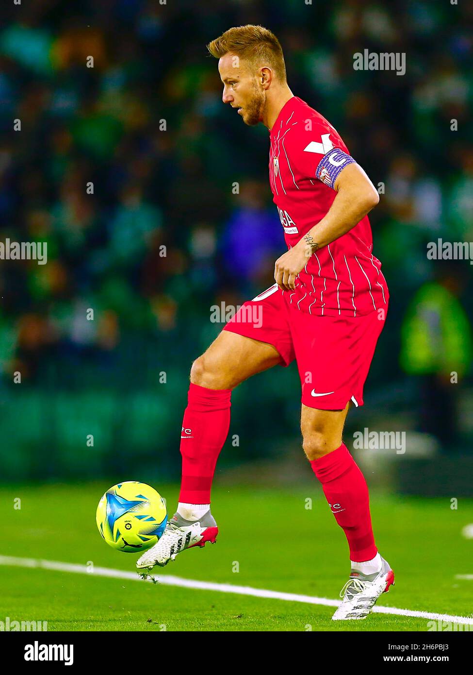 Ivan Rakitique du FC Sevilla lors du match de la Liga entre Real Betis et le FC Sevilla joué au stade Benito Villamarin le 7 novembre 2021 à Séville, Espagne.(Photo par Antonio Pozo / PRESSIPHOTO) (photo par pressinphoto/Sipa USA) Banque D'Images