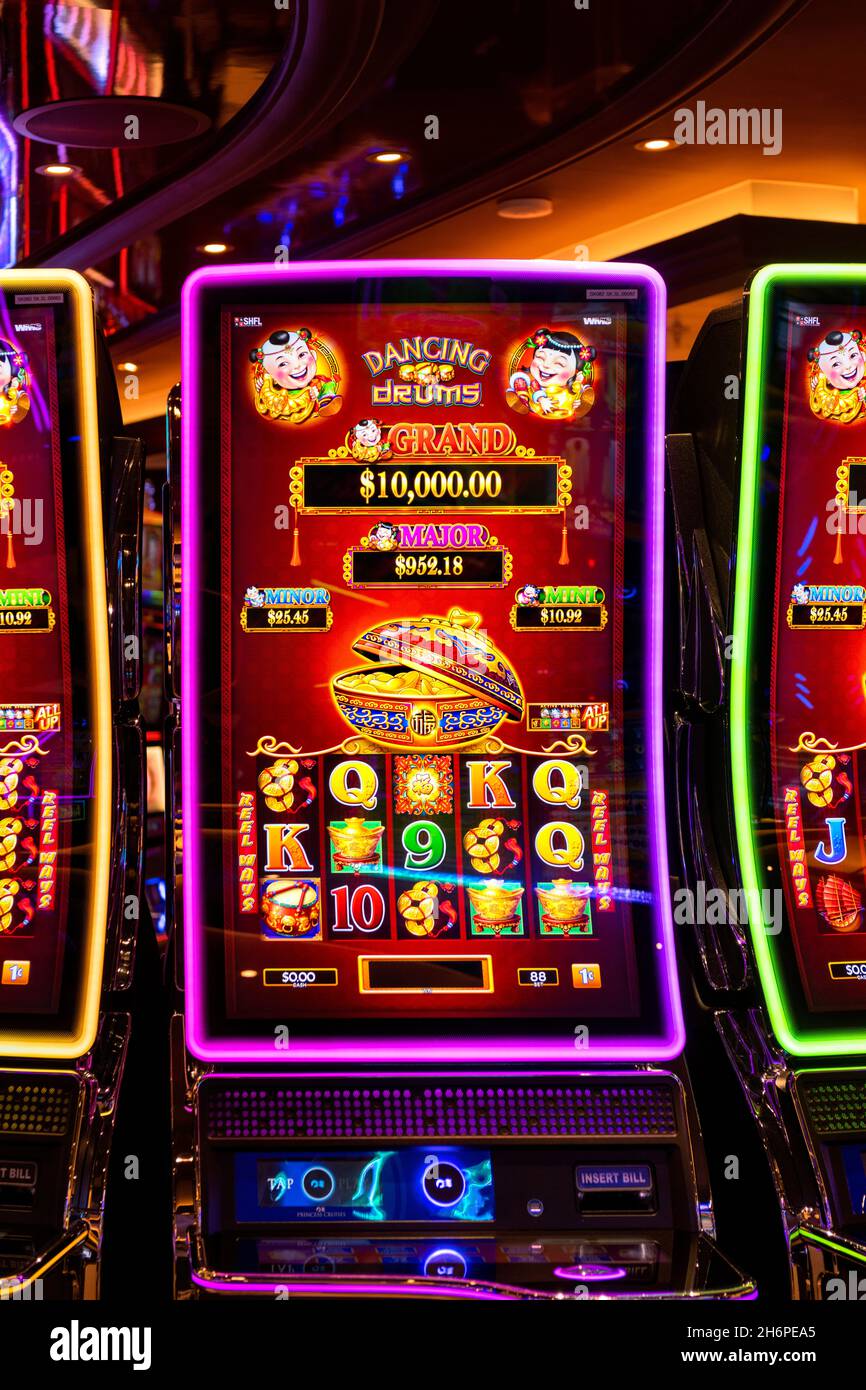 Machines à sous un bras bandits, Casino Sky Princess bateau de croisière Banque D'Images