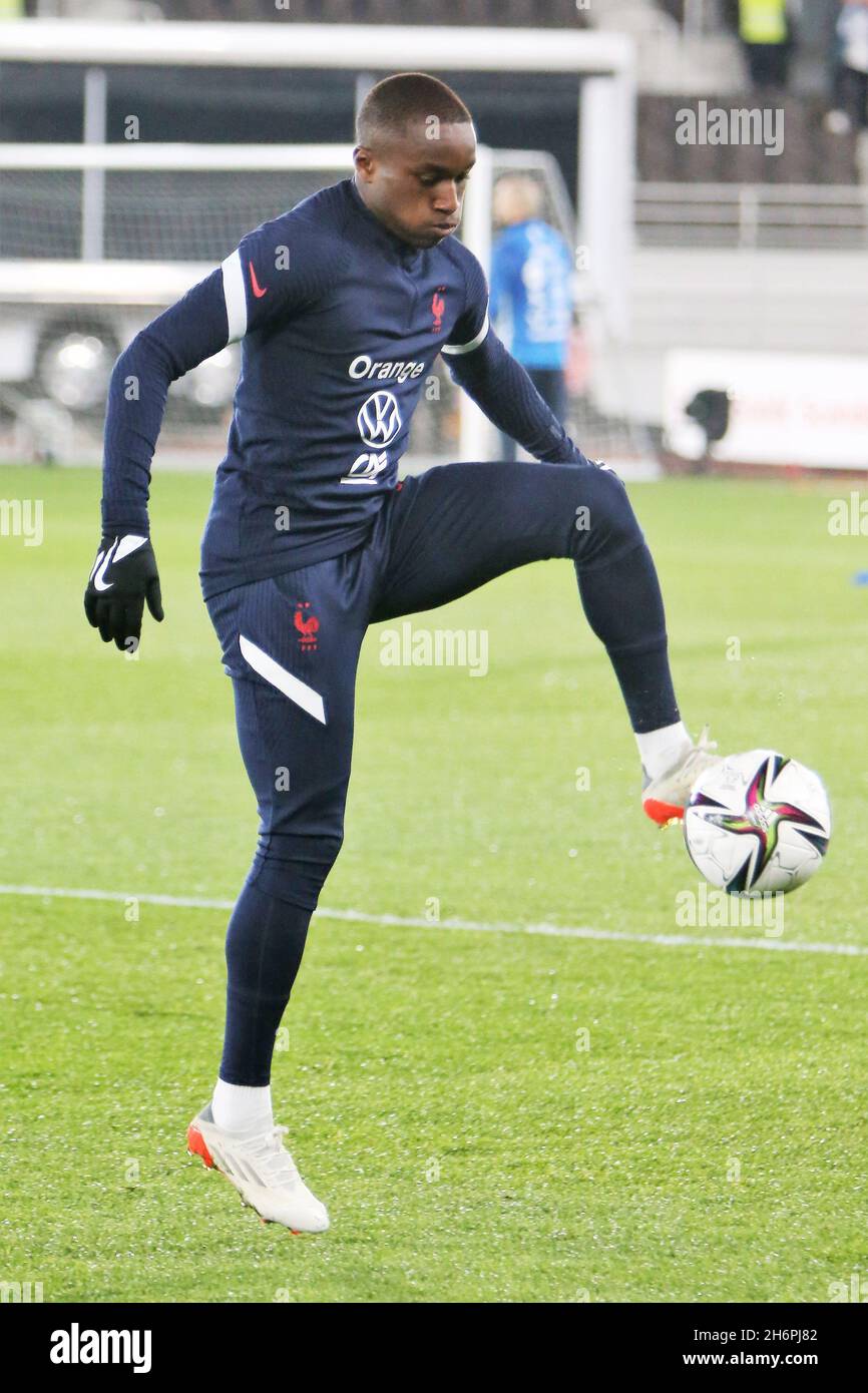 Moussa Diaby, de France, se réchauffe lors de la coupe du monde de la FIFA 2022, match de football du groupe des qualificatifs D entre la Finlande et la France le 16 novembre 2021 à l'Olympiastadion à Helsinki, Finlande - photo : Laurent Lairys/DPPI/LiveMedia Banque D'Images