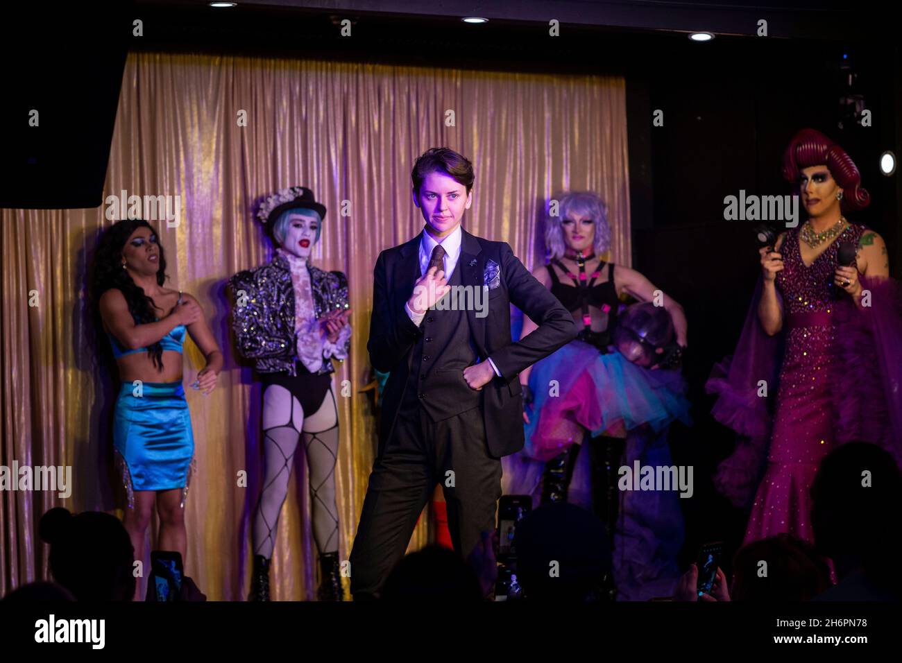 Différentes formes de reines de drag à la compétition de drag queen, Royal vauxhall tarvern, londres, royaume-uni Banque D'Images