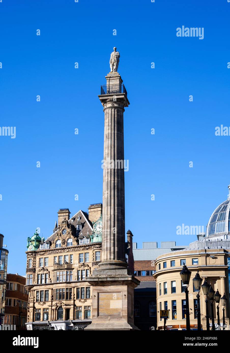 Gray's Monument dans le centre-ville de Newcastle upon Tyne, vu de Gray Street Banque D'Images