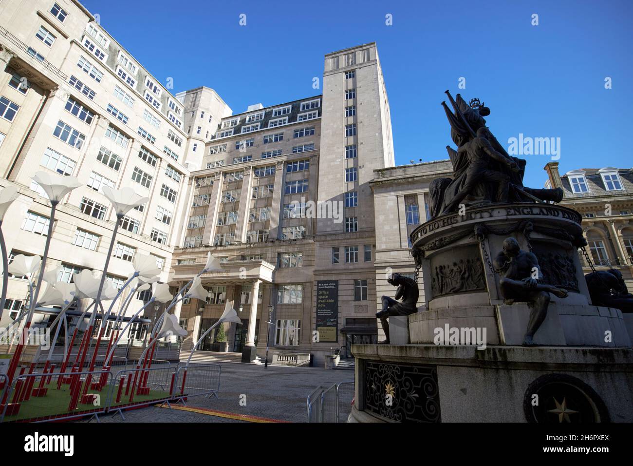 Échange de bâtiments drapeaux d'échange monument nelson Liverpool merseyside royaume-uni Banque D'Images