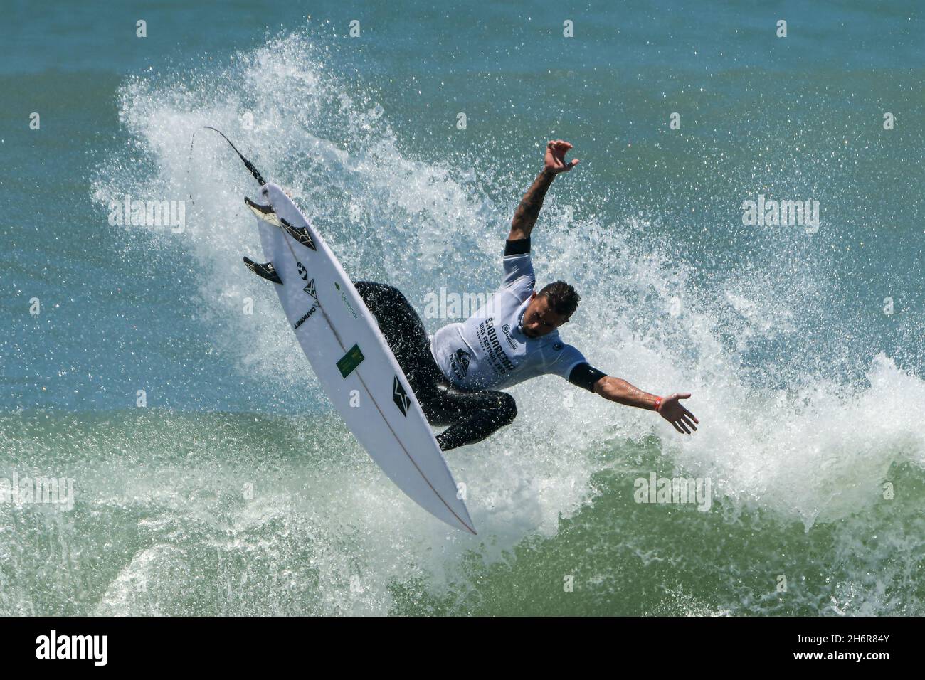 Saquarema, Brésil.17 novembre 2021.RJ - Saquarema - 11/17/2021 - SAQUAREMA SURF FESTIVAL - Surfers pendant le Saquarema Surf Festival, tenu en mémoire de l'éternel surfeur Leo Neves, aura lieu jusqu'au 21 novembre, une étape validée par les hommes Quiksilver Pro QS et Roxy Pro QS 3000 Femme, sur la plage d'Itauna, Saquarema,Rio de Janeiro ce mercredi(17).Photo: Thiago Ribeiro/AGIF/Sipa USA crédit: SIPA USA/Alay Live News Banque D'Images