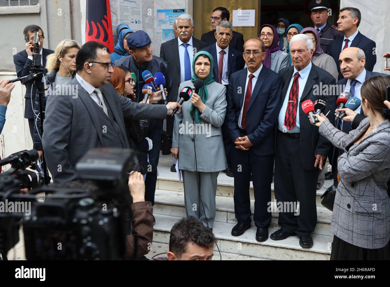 Durres, Albanie.10 novembre 2021.Mehri Haji Nejad, ancien prisonnier politique et l'un des requérants de l'affaire Hamid Nouri Trial.Zand a été arrêté en 1981 et a passé 11 ans en prison pour avoir soutenu le MEK.Son frère, Reza Zand, a été exécuté pendant le massacre de 1988.Plusieurs membres du PMOI/MEK (Organisation des Mojahedin du peuple d'Iran), y compris d'anciens prisonniers politiques et des survivants du massacre de 1988acre iranien, ont été interviewés par les médias et ont parlé des exécutions de plus de 30,000 prisonniers politiques et du rôle des responsables/agents du régime.(Image crédit: © Siavosh Hos Banque D'Images