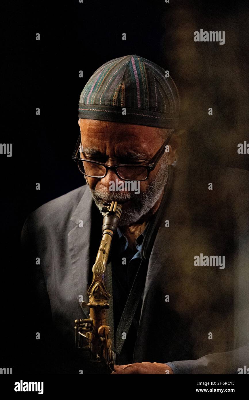 Milan Italie 16 novembre 2021 Kenny Garrett avec son groupe - Live at Blue Note Club © Andrea Ripamonti / Alay Banque D'Images Milan Italie 16 novembre 2021 Kenny Garrett avec son groupe - Live at Blue Note Club © Andrea Ripamonti / Alay Banque D'Images