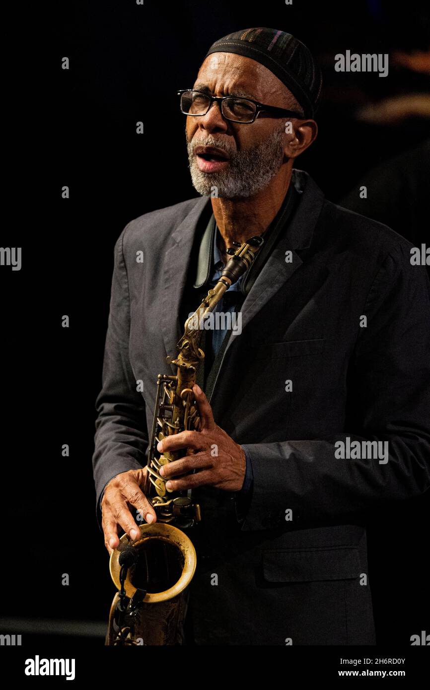 Milan Italie 16 novembre 2021 Kenny Garrett avec son groupe - Live at Blue Note Club © Andrea Ripamonti / Alay Banque D'Images Milan Italie 16 novembre 2021 Kenny Garrett avec son groupe - Live at Blue Note Club © Andrea Ripamonti / Alay Banque D'Images