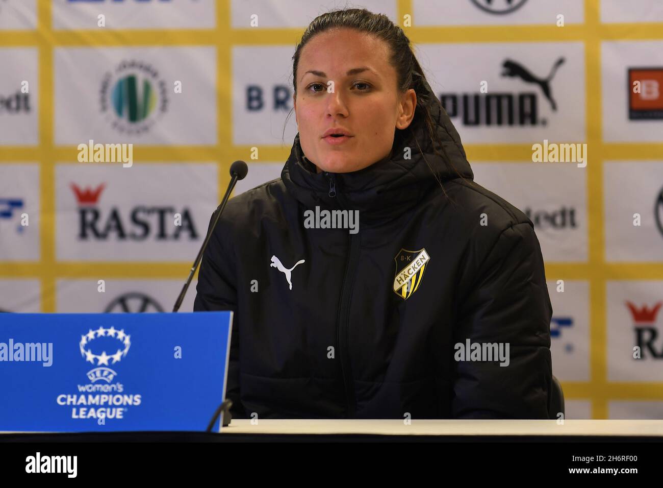 Göteborg, Suède.17 novembre 2021.Hisingen Arena, Göteborg, Suède, 17 novembre 2021: Beata Kollmats (3 Hacken) lors de la conférence de presse après le match de l'UEFA Womens Champions League dans le groupe D entre BK Hacken et Benfica Lisbonne le 17 2021 novembre à l'arène Hisingen à Göteborg, Suède Peter Sonander/SPP crédit: SPP Sport Press photo./Alamy Live News Banque D'Images