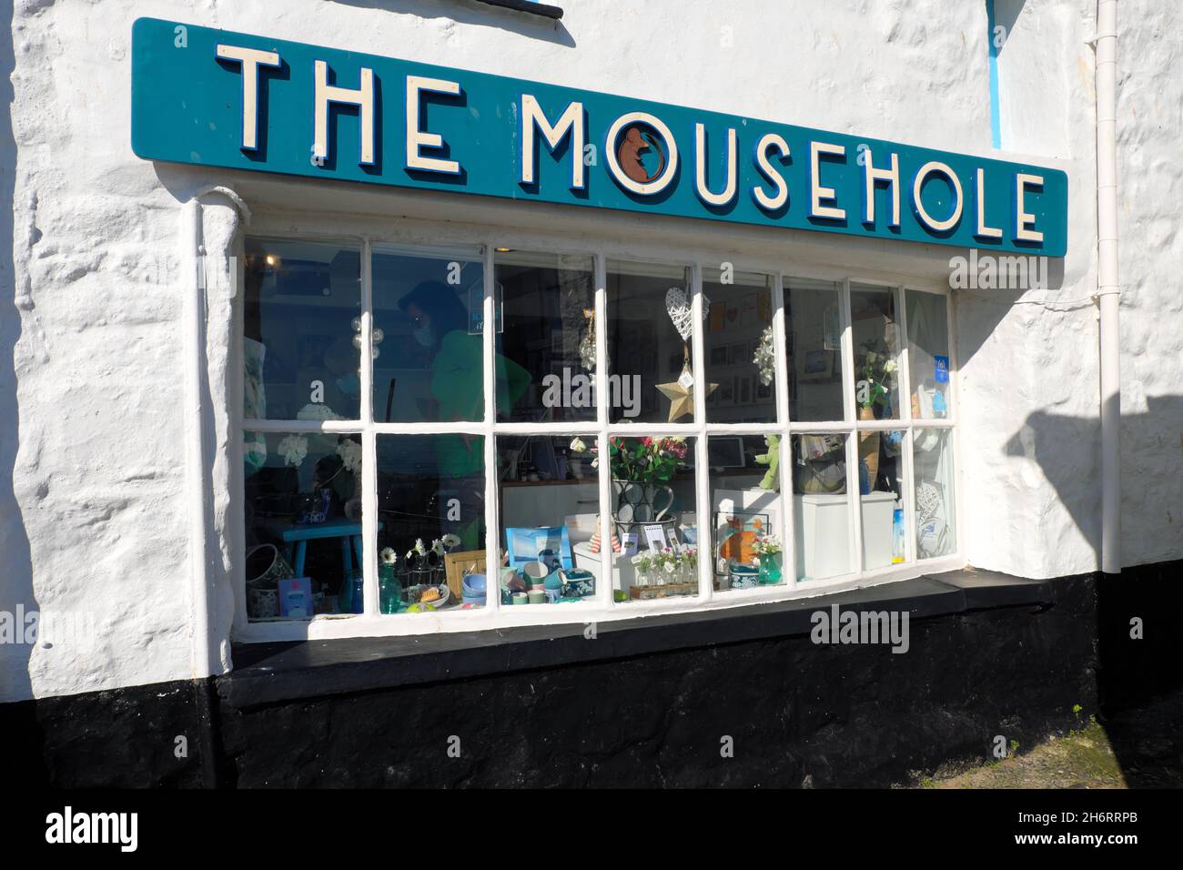 La boutique de cadeaux Mousehole près du port dans le village de pêcheurs de Mousehole Cornwall Angleterre Banque D'Images