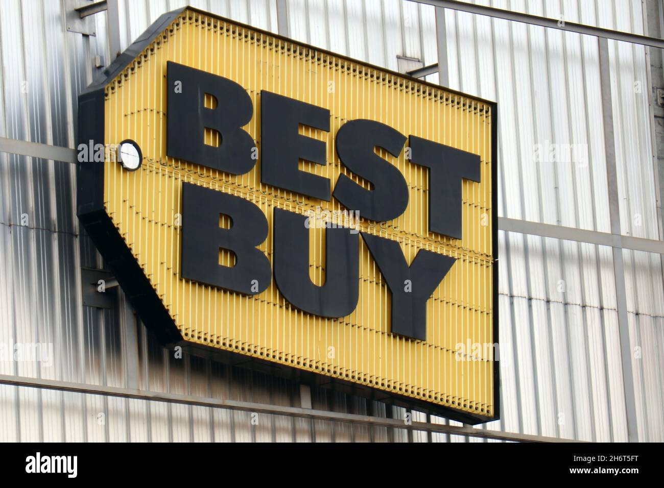 Seattle, États-Unis.17 novembre 2021.Le logo Best Buy est visible dans une boutique de Seattle.Best Buy devrait déclarer ses résultats trimestriels le 23 novembre 2021.(Image de crédit : © Toby Scott/SOPA Images via ZUMA Press Wire) Banque D'Images