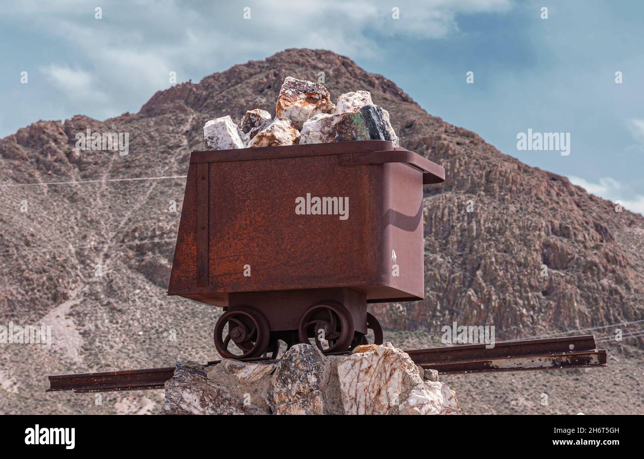 Morceau De Roche Mele De Metaux Roche ressemblant à du marbre Banque de photographies et d'images à haute  résolution - Alamy