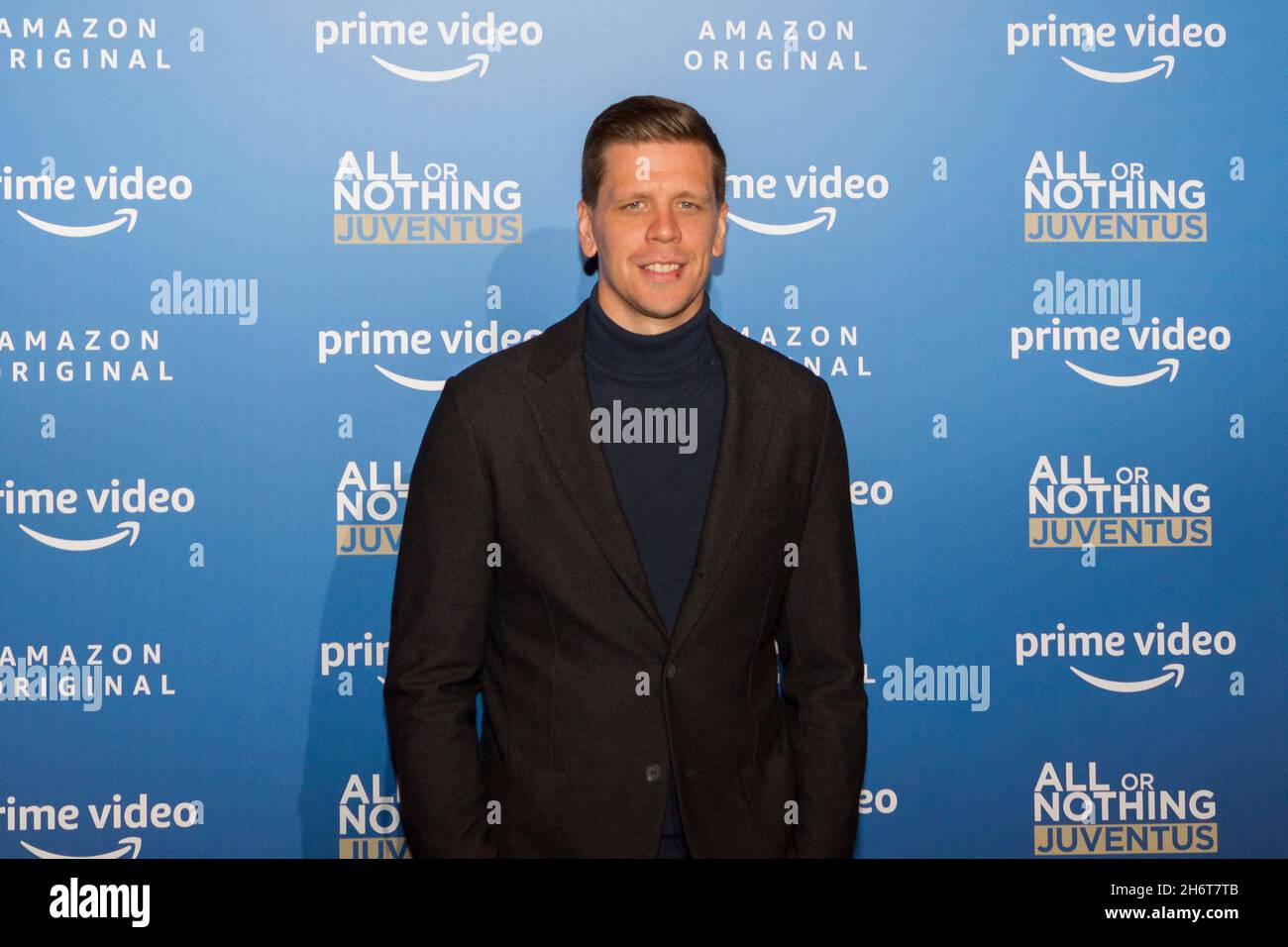 Turin, Italie.17 novembre 2021.Le gardien de but de Juventus Wojciech Szczesny est invité à la présentation de "tout ou rien: Juventus".Juventus football Club et Amazon Prime Video ont présenté "All or Nothing: Juventus", une série de documentaires sportifs produits et distribués par Amazon qui documente les clubs sportifs dans les coulisses.“All or Nothing: Juventus” a été filmé pendant la saison de football 2020-2021 et sera diffusé à partir du 25 novembre 2021. Banque D'Images