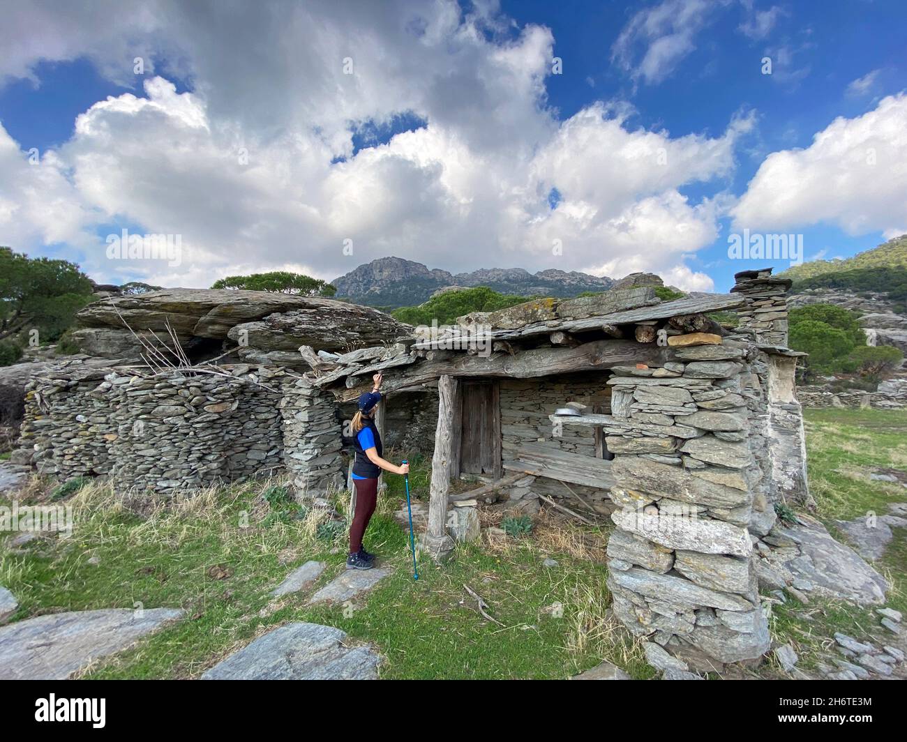 Trekking dans l'ancien sentier de Latmos vue panoramique d'une maison en pierre, Sakarkaya Mugla Turquie Banque D'Images
