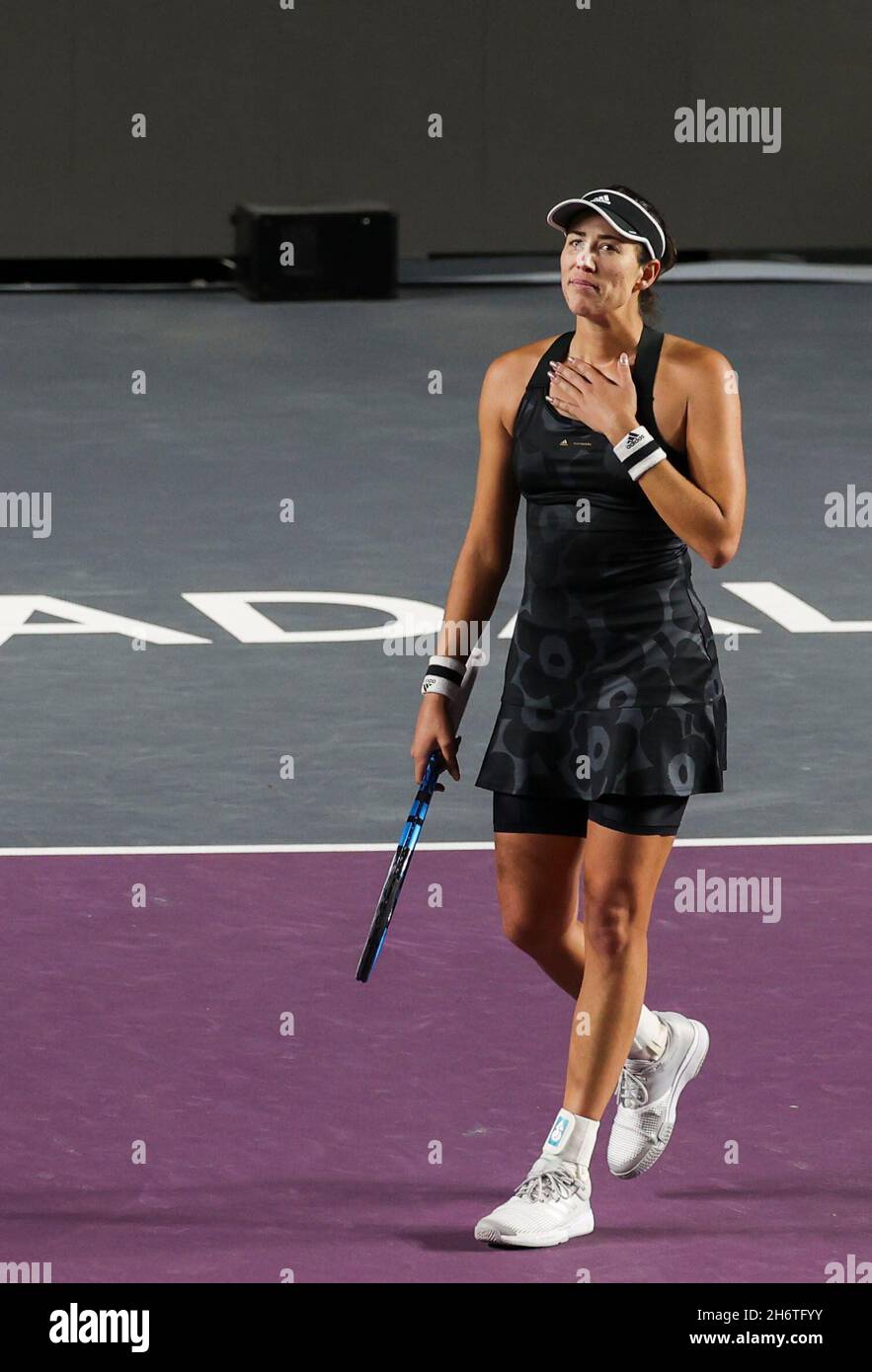 Guadalajara, Mexique.17 novembre 2021.Garbine Muguruza d'Espagne réagit après avoir remporté la finale féminine entre Garbine Muguruza d'Espagne et Anet Kontaveit d'Estonie aux finales DE l'AKRON WTA à Guadalajara, au Mexique, le 17 novembre 2021.Credit: Jorge Reyes/Xinhua/Alay Live News Banque D'Images