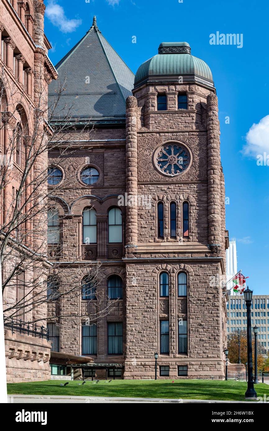 Architecture de renouveau roman en grès rose de l'édifice de l'Assemblée législative de Queen's Park.nov18, 2021 Banque D'Images