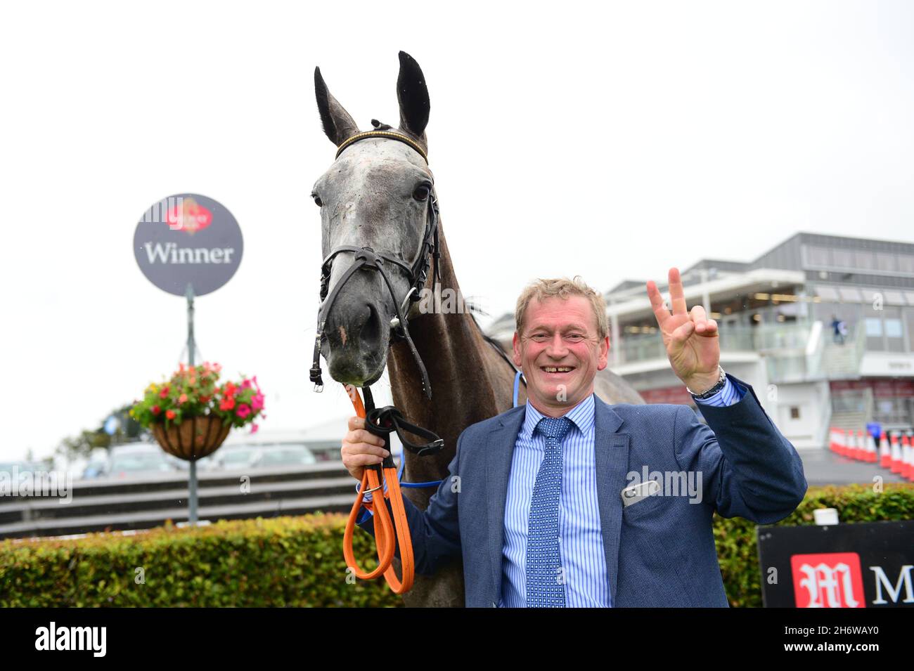 Photo du dossier datée du 01-08-2020 de l'entraîneur Tony Mullins après que la princesse Zoe monté par Joey Sheridan gagne le centre commercial de Galway handicap pendant le sixième jour du festival d'été des courses de Galway 2020 à l'hippodrome de Galway.Tony Mullins envisage un voyage en Arabie Saoudite avec la princesse Zoe après que des connexions ont été décidées contre une campagne d'hiver sur des obstacles.Date d'émission : jeudi 18 novembre 2021. Banque D'Images