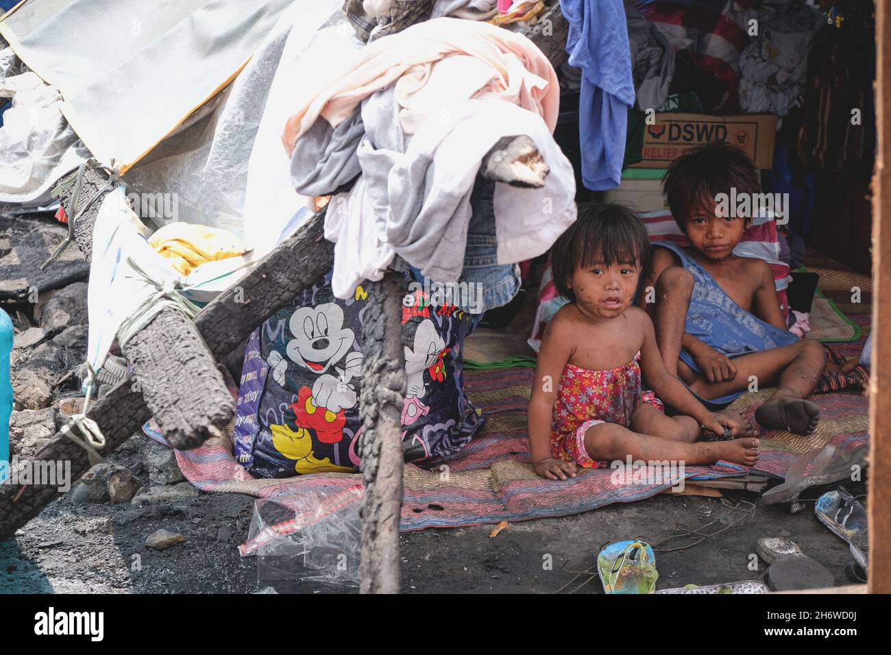 Zone brûlée à Manille, Philippines.On estime que 800 familles, dont 2,000 ont été touchées, se trouvent dans la zone d'incendie. Banque D'Images